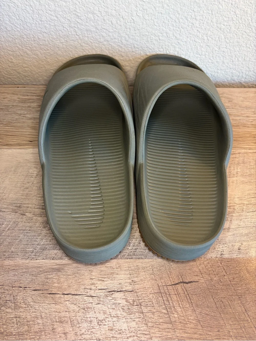Nike Men's Calm Olive Green Slide Sandal Men 8/Womens 9